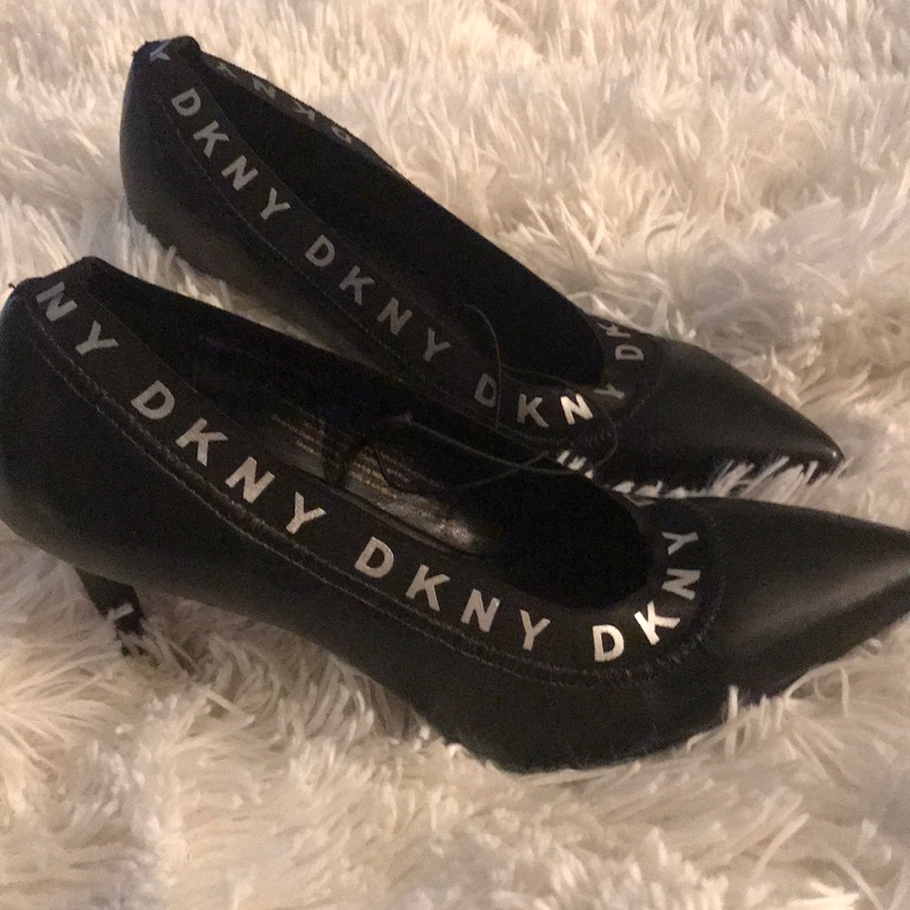 DKNY black heels 👠